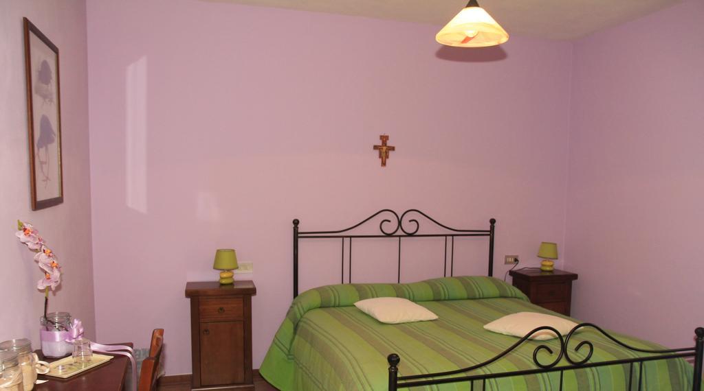 אסיסי Hotel La Quiete חדר תמונה