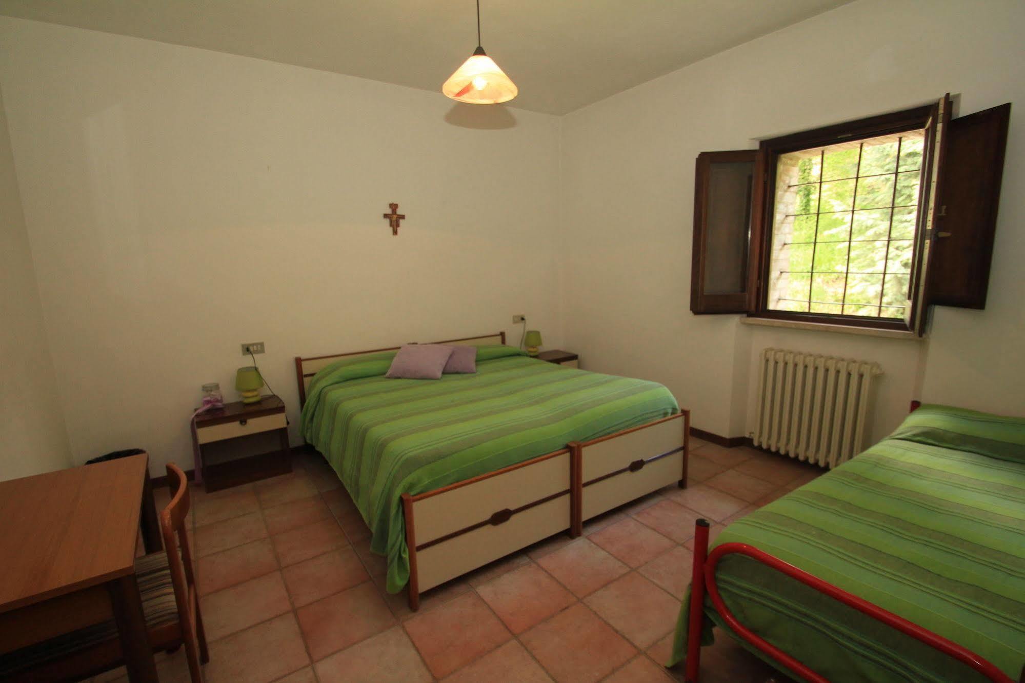 אסיסי Hotel La Quiete מראה חיצוני תמונה