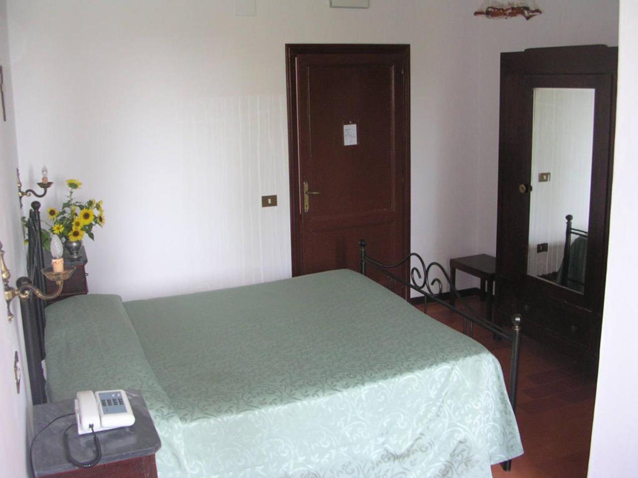 אסיסי Hotel La Quiete מראה חיצוני תמונה
